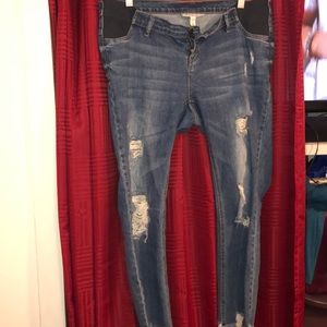 Maternity crop jeans